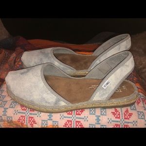 Women’s TOMS size 8, never worn.